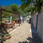 Domaine Vinodolsun Zwei Villen, Ein Grundstueck Und Platz Fuer Bis Zu 18 Personen Villa