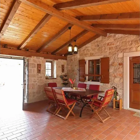 Vila Domaine Vinodolsun Zwei Villen, Ein Grundstueck Und Platz Fuer Bis Zu 20 Personen