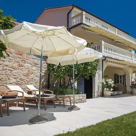 Vila Domaine Vinodolsun Zwei Villen, Ein Grundstueck Und Platz Fuer Bis Zu 20 Personen *