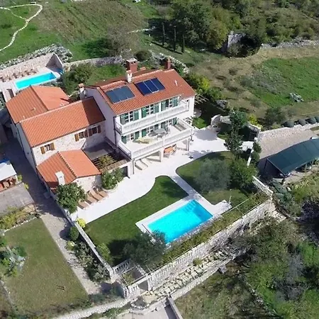 Domaine Vinodolsun Zwei Villen, Ein Grundstueck Und Platz Fuer Bis Zu 20 Personen Vila Bribir (Primorje-Gorski Kotar)