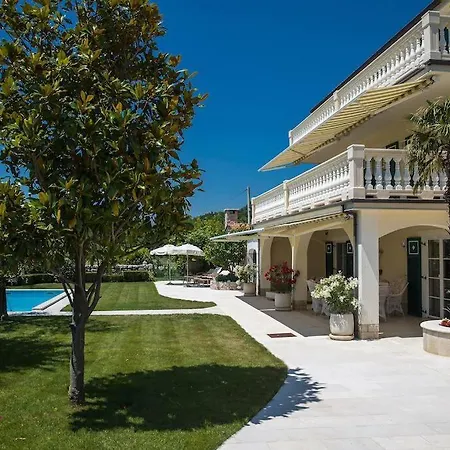 Vila Domaine Vinodolsun Zwei Villen, Ein Grundstueck Und Platz Fuer Bis Zu 20 Personen