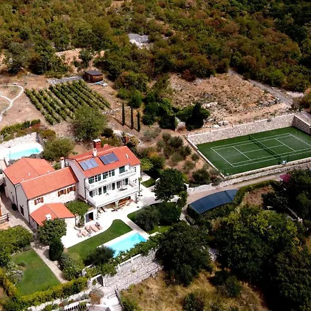 Domaine Vinodolsun Zwei Villen, Ein Grundstueck Und Platz Fuer Bis Zu 20 Personen