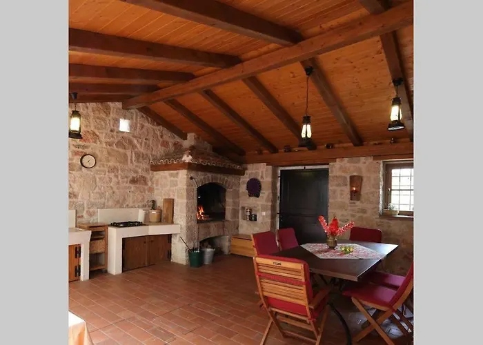 Villa Domaine Vinodolsun Zwei Villen, Ein Grundstueck Und Platz Fuer Bis Zu 18 Personen *