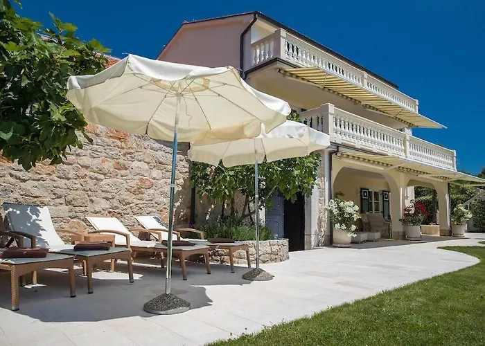 Villa Domaine Vinodolsun Zwei Villen, Ein Grundstueck Und Platz Fuer Bis Zu 18 Personen *