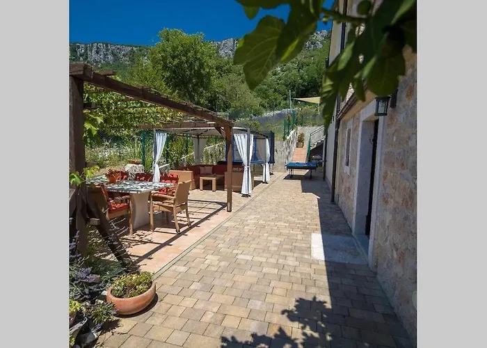 Domaine Vinodolsun Zwei Villen, Ein Grundstueck Und Platz Fuer Bis Zu 18 Personen Villa