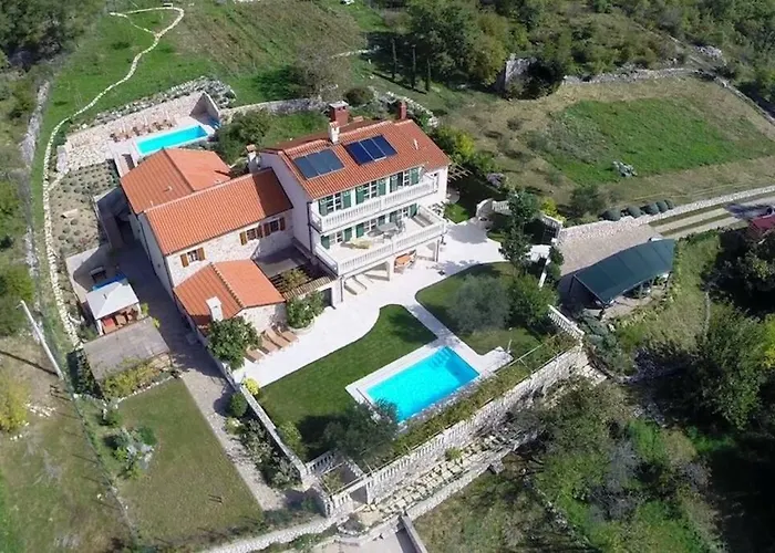 Domaine Vinodolsun Zwei Villen, Ein Grundstueck Und Platz Fuer Bis Zu 18 Personen Villa Bribir (Primorje-Gorski Kotar)