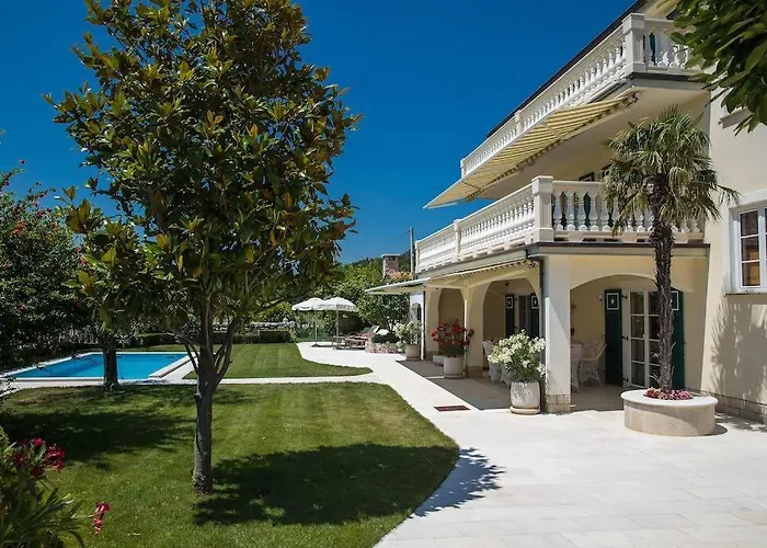 Villa Domaine Vinodolsun Zwei Villen, Ein Grundstueck Und Platz Fuer Bis Zu 18 Personen