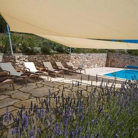 Domaine Vinodolsun Zwei Villen, Ein Grundstück Und Platz Für Bis Zu 20 Personen Villa