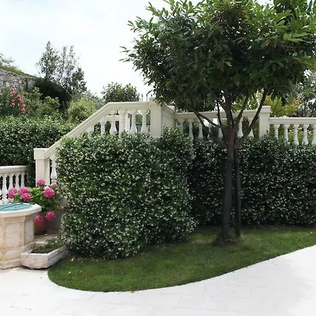 Domaine Vinodolsun Zwei Villen, Ein Grundstueck Und Platz Fuer Bis Zu 18 Personen *