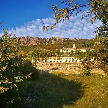 Domaine Vinodolsun Zwei Villen, Ein Grundstück Und Platz Für Bis Zu 20 Personen Bribir (Primorje-Gorski Kotar)