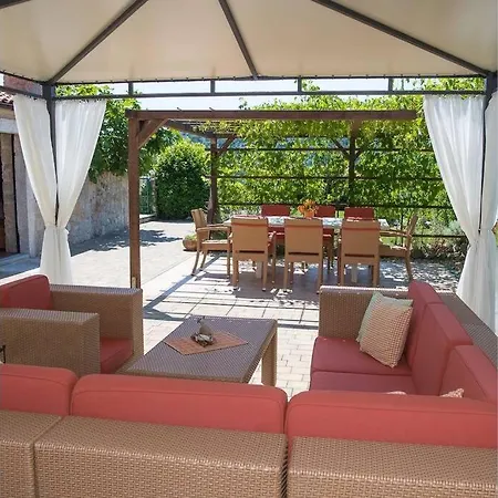 Domaine Vinodolsun Zwei Villen, Ein Grundstück Und Platz Für Bis Zu 20 Personen Bribir (Primorje-Gorski Kotar)