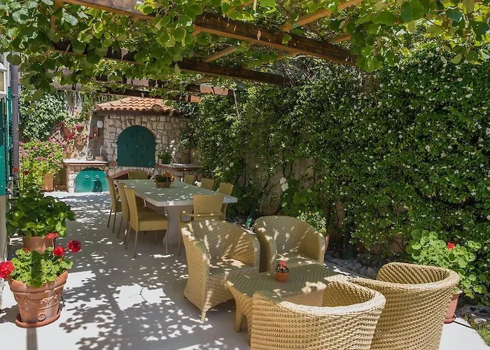 Domaine Vinodolsun Zwei Villen, Ein Grundstueck Und Platz Fuer Bis Zu 18 Personen Vila