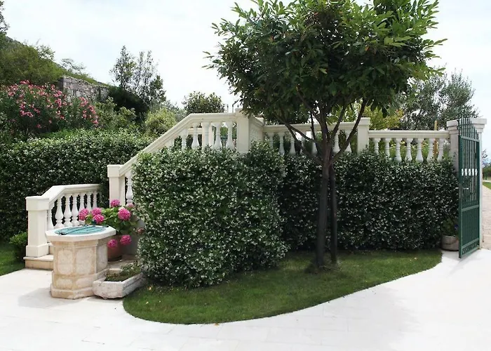 Domaine Vinodolsun Zwei Villen, Ein Grundstueck Und Platz Fuer Bis Zu 18 Personen *