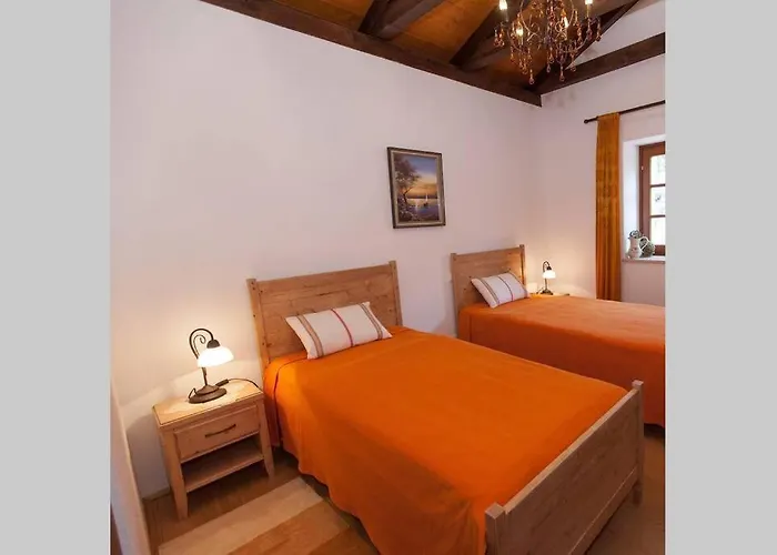 Domaine Vinodolsun Zwei Villen, Ein Grundstueck Und Platz Fuer Bis Zu 18 Personen Villa