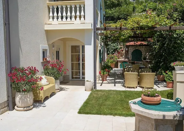 Domaine Vinodolsun Zwei Villen, Ein Grundstueck Und Platz Fuer Bis Zu 18 Personen